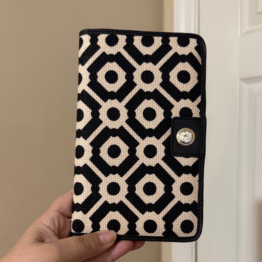 Spartina 449 Black and Cream Geometric Travel  Wallet